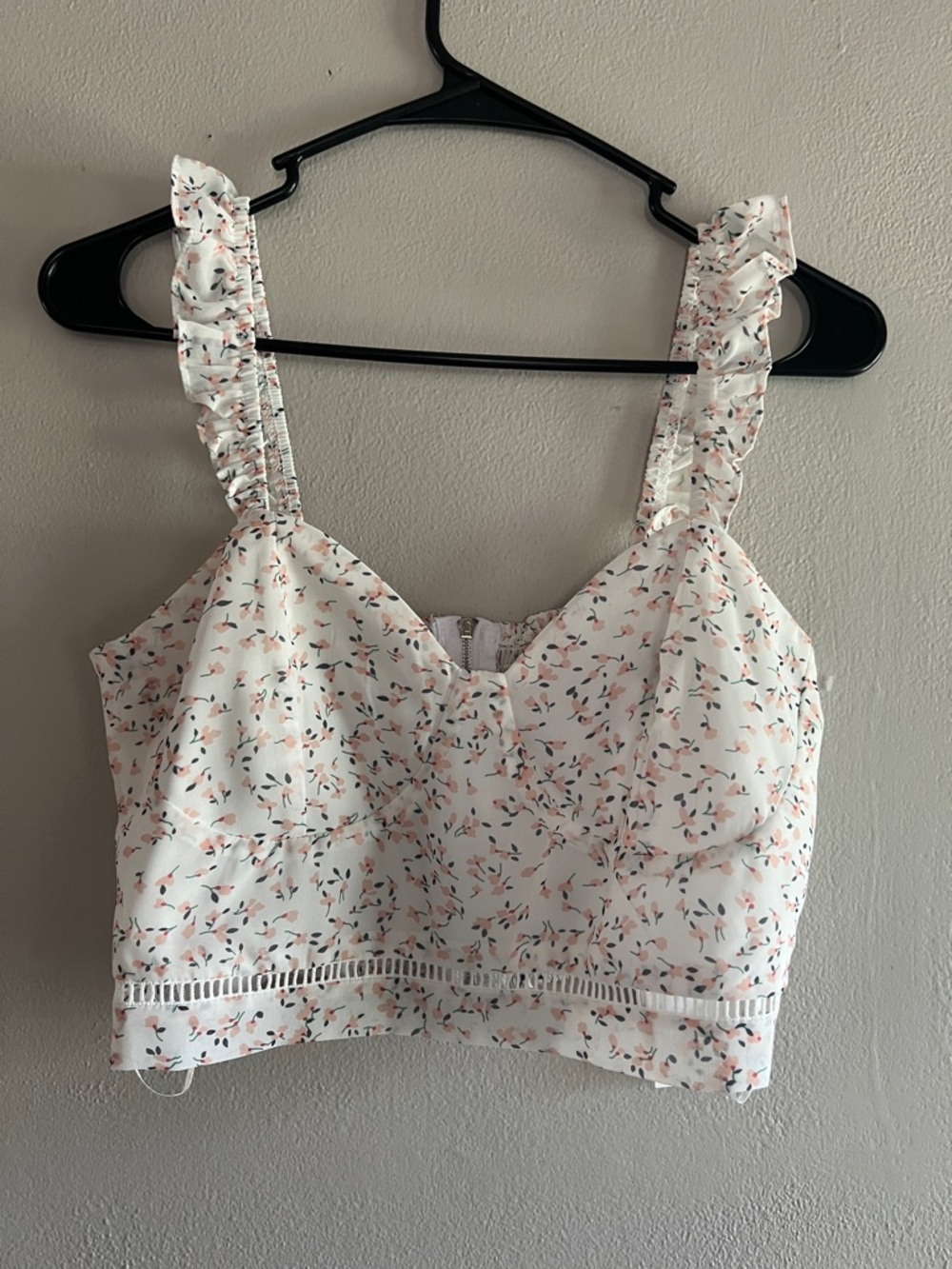 Kendall & Kylie floral dressy crop tank size medium